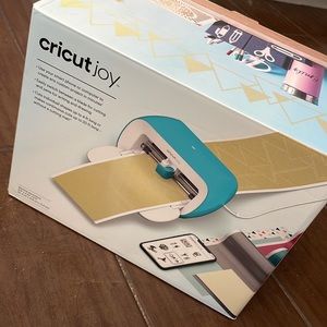 Cricut Joy with Case and TONS of Accessories!